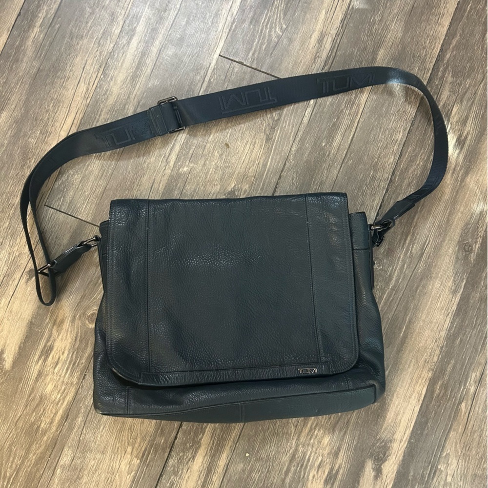 TUMI Unisex Blue Leather Crossbody Messenger Bag Medium Size